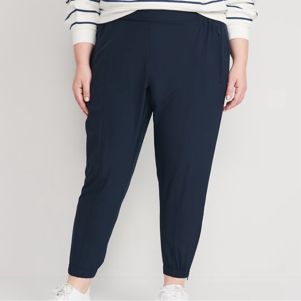 GUC Old Navy StretchTech Navy Pants Women’s Size L